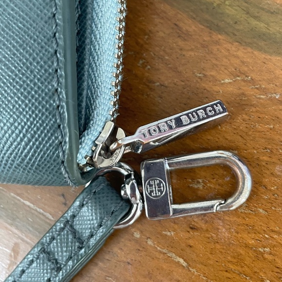 Not For Sale Tory Burch Metallic Envelope Wristlet - Picture 2 of 16